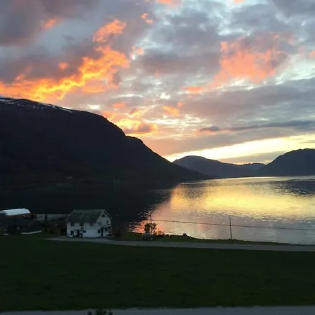 Fjordgaestehaus Innfjorden Exterior photo